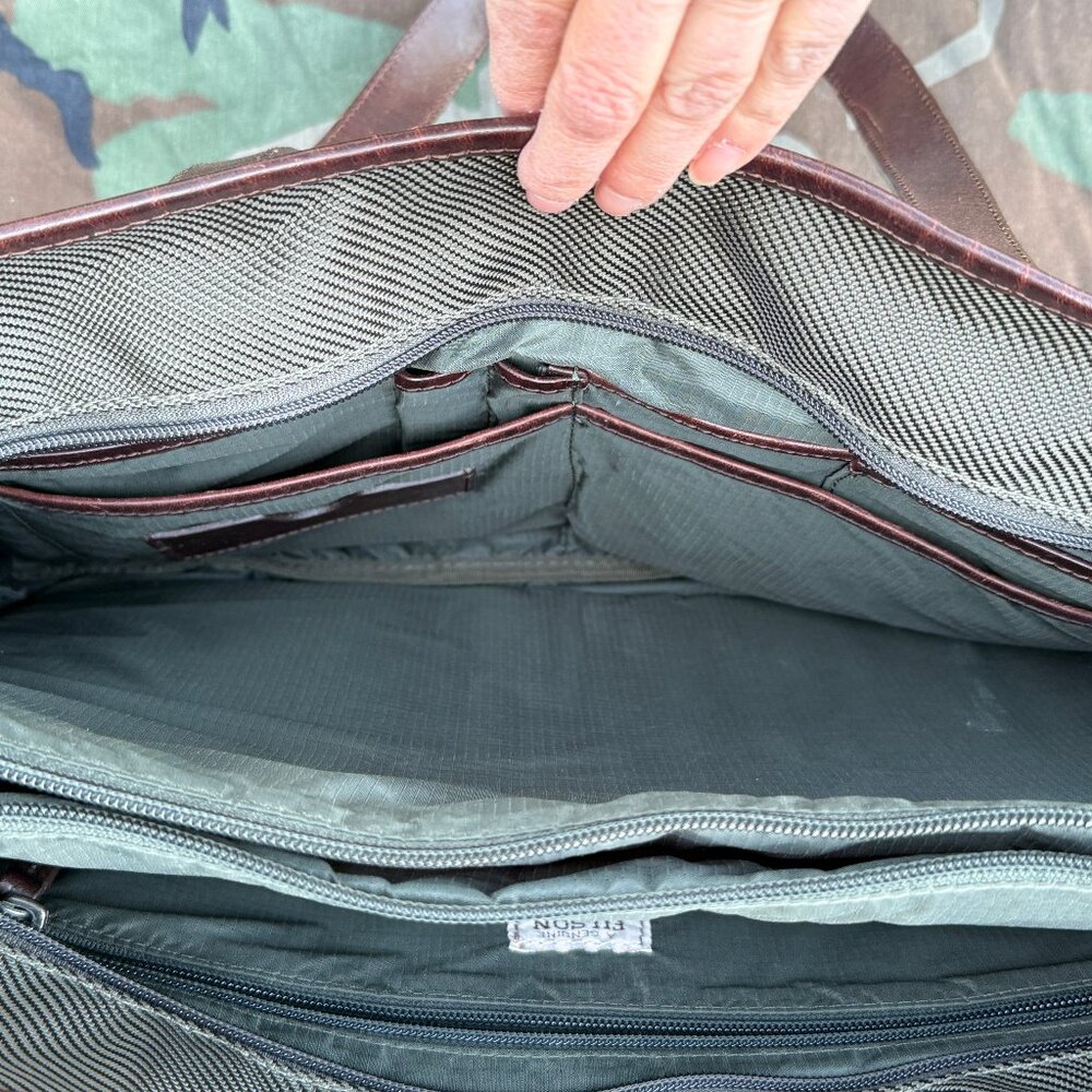 Filson Carry-On Tote Briefcase Laptop Work Bag - Picture 7 of 16